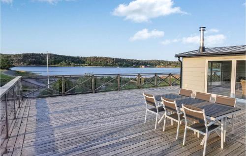 Beautiful Home In Valdemarsvik With Kitchen