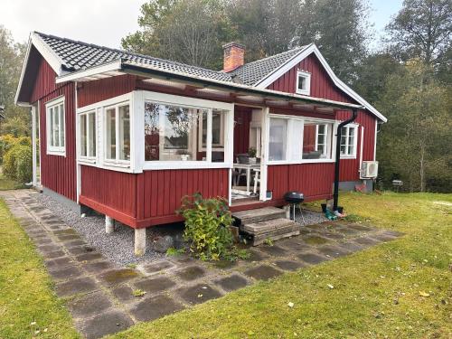 Nice red cottage near the lake Hjalmaren and Vingaker